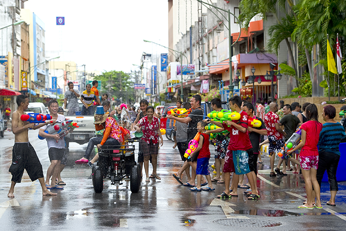 Thai Fun-Hat Yai Midnight Songkran_083ox.JPG